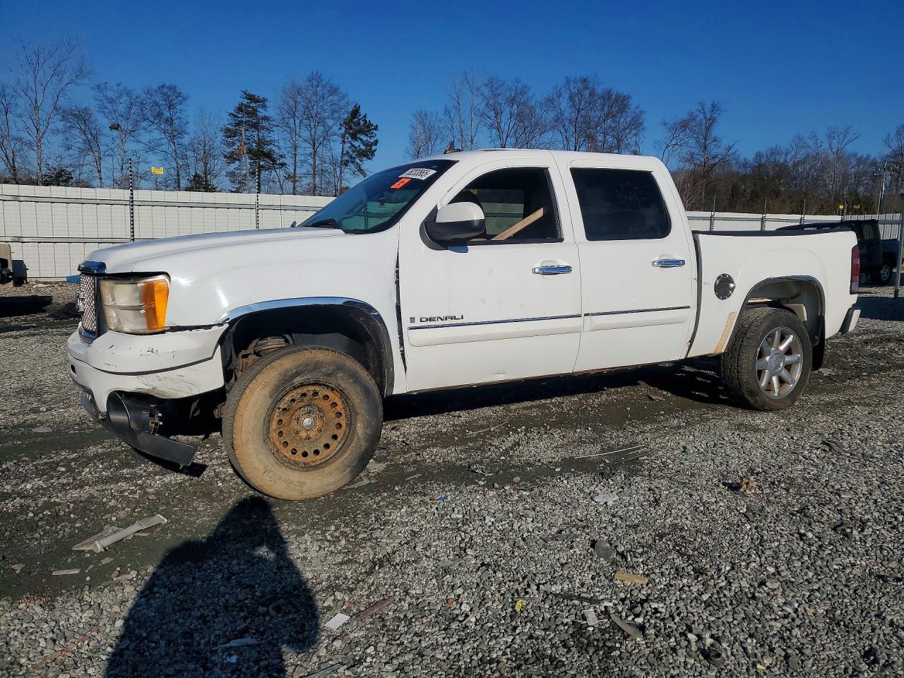 2008 GMC Sierra Denali, VIN 2GTEK638481259384 — Front end