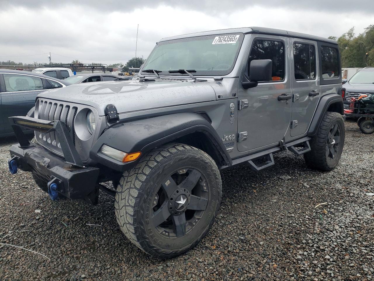2018 Jeep Wrangler Unlimited Sport S, VIN 1C4HJXDNXJW206858 — Front end