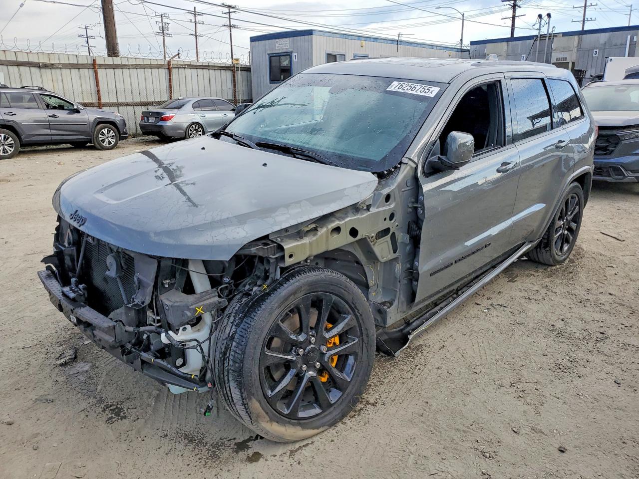 2022 Jeep Grand Cherokee Laredo X, VIN 1C4RJEAG9NC155889 — Front end