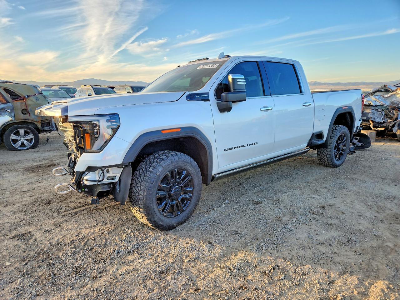 2024 GMC Sierra 3500HD Denali Ultimate, VIN 1GT49YEY7RF225837 — Перед
