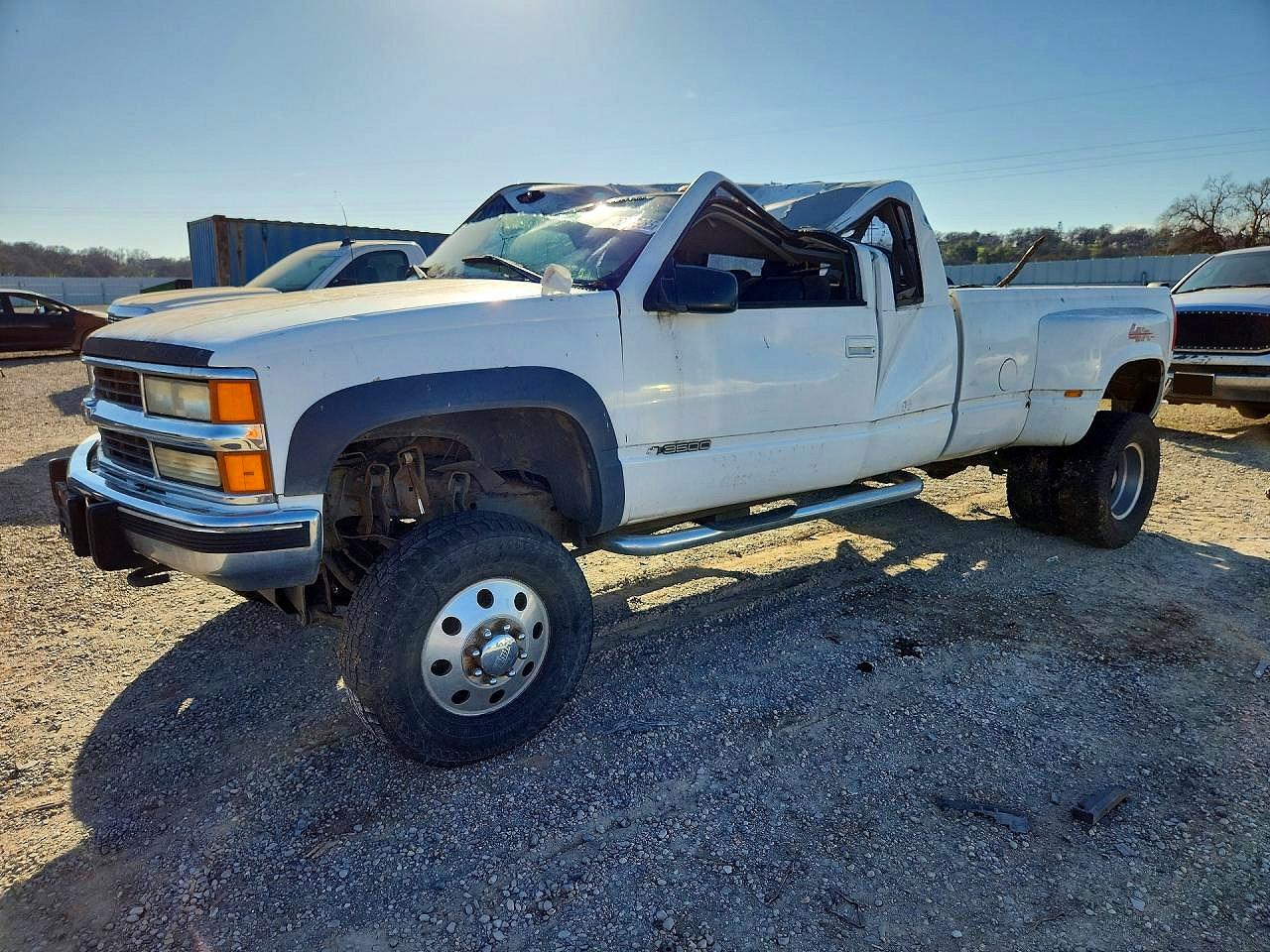 1999 Chevrolet Silverado 3500, VIN 1GCHK39F4XF005991 — Roof