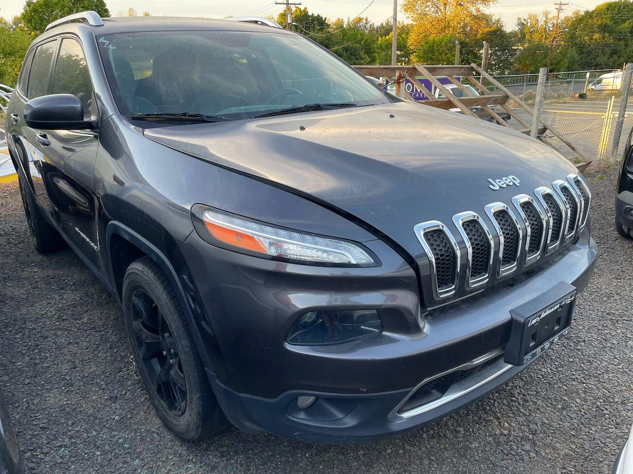 2017 Jeep Cherokee Latitude, VIN 1C4PJLCB4HW508135 — Мелкие вмятины и царапины