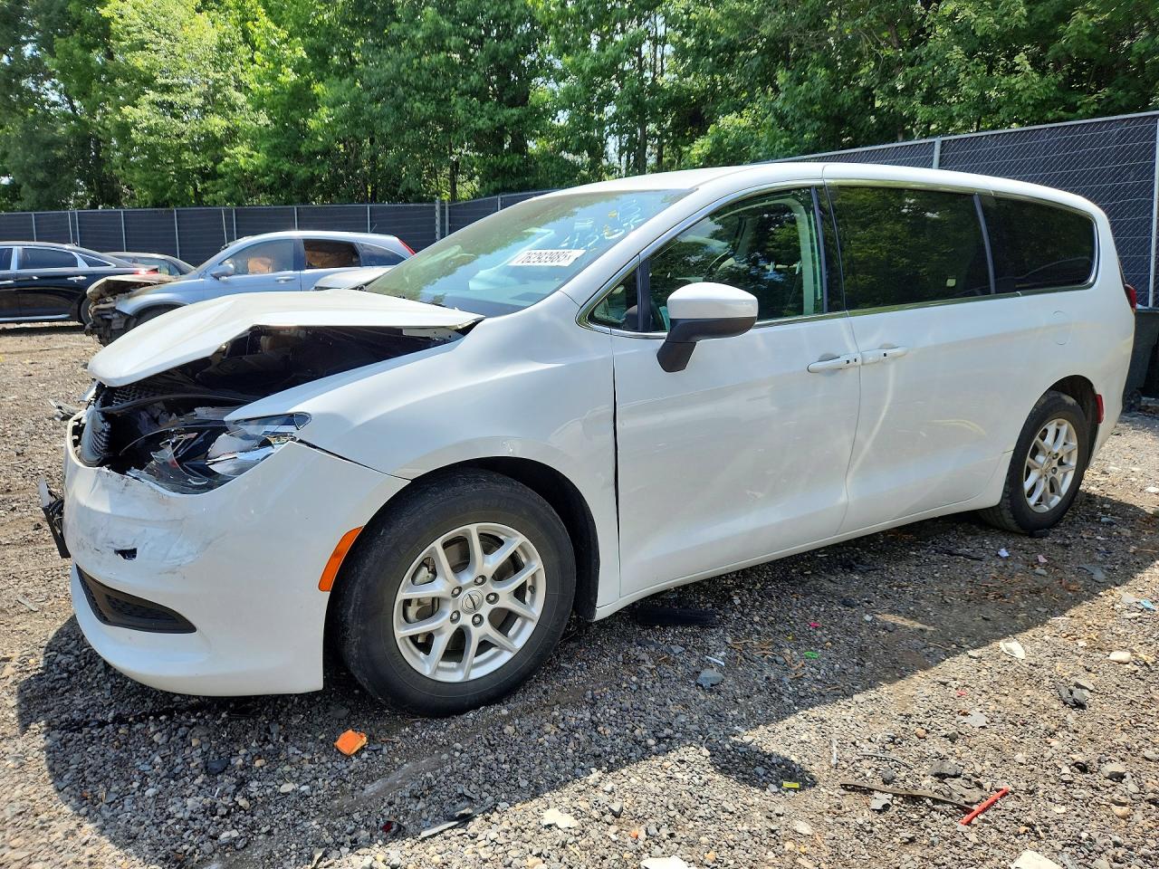 2022 Chrysler Voyager LX, VIN 2C4RC1CG2NR144367 — Перед