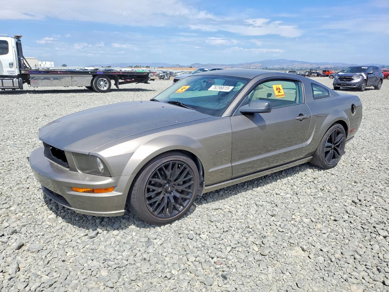 2005 Ford Mustang GT Deluxe, VIN 1ZVFT82H055190246 — Front end