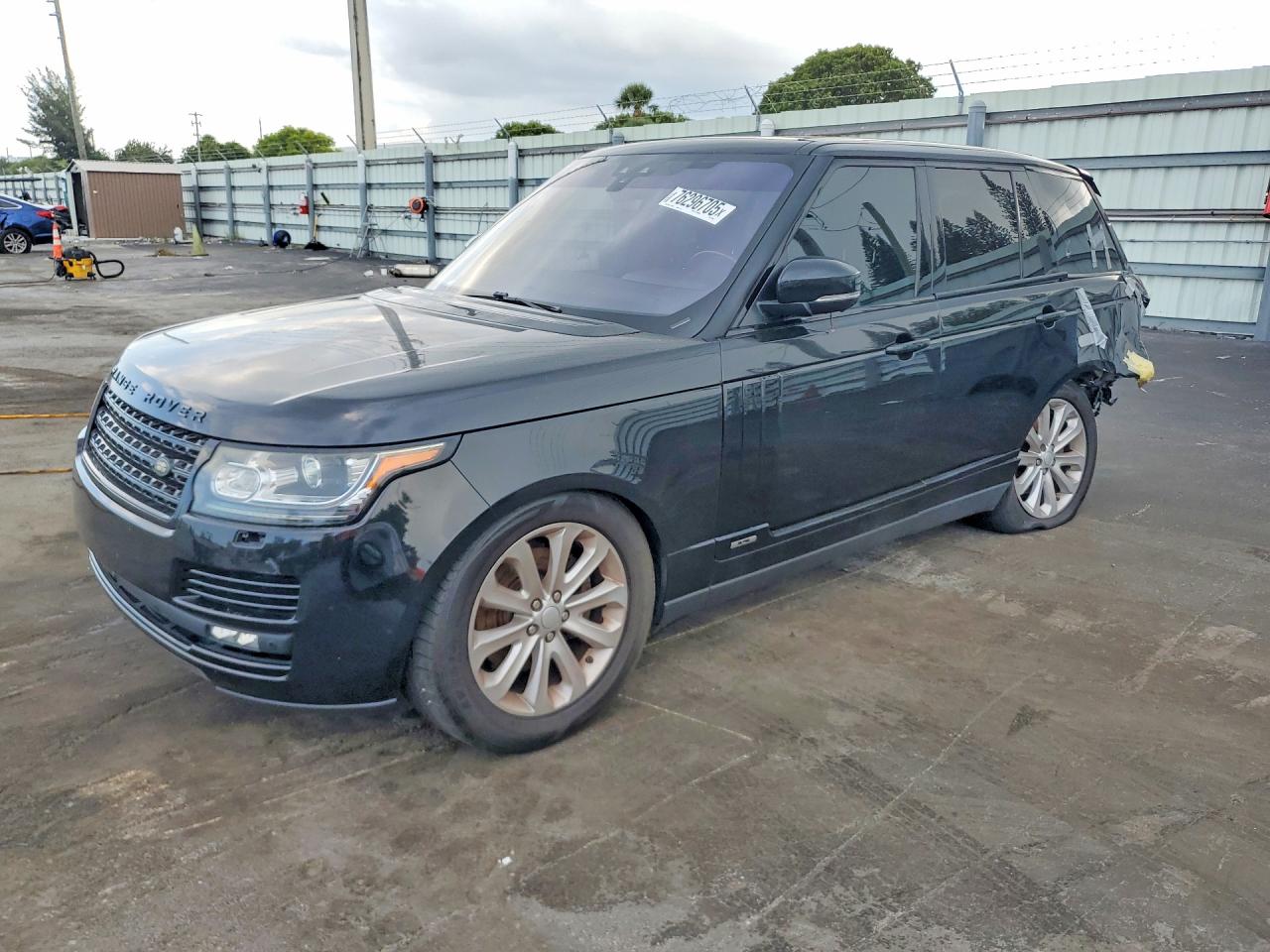 2017 Land Rover Range Rover HSE, VIN SALGS2FK3HA352596 — Rear end