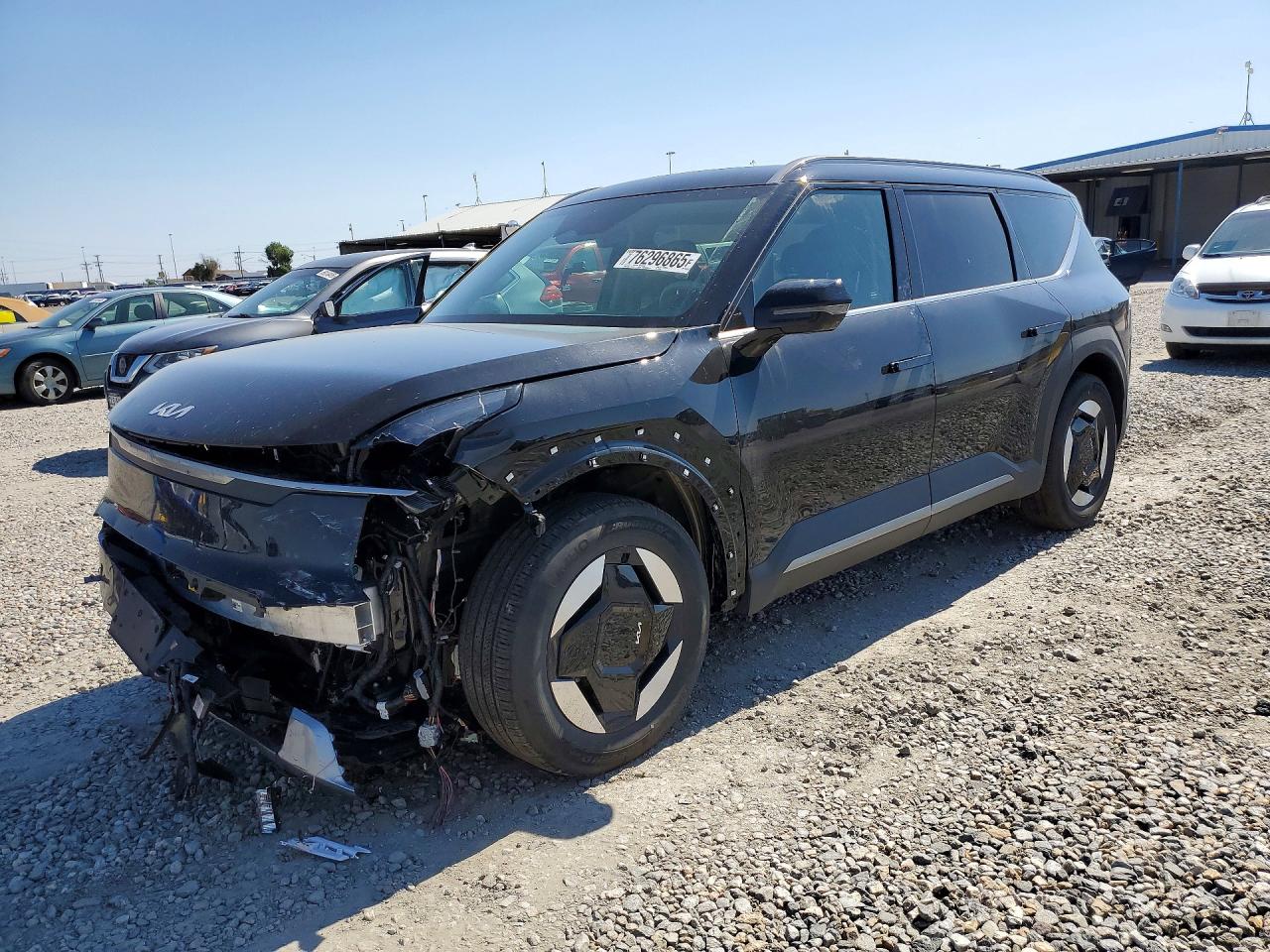 2024 Kia EV9 Wind, VIN KNDAFFS53R6044678 — Front end