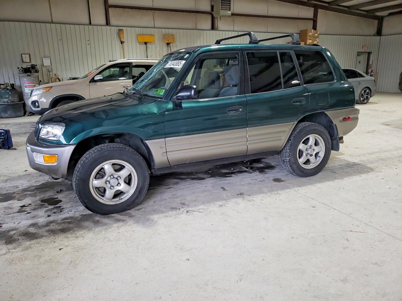 1998 Toyota RAV4, VIN JT3HP10V3W7096243 — Minor dents and scratches