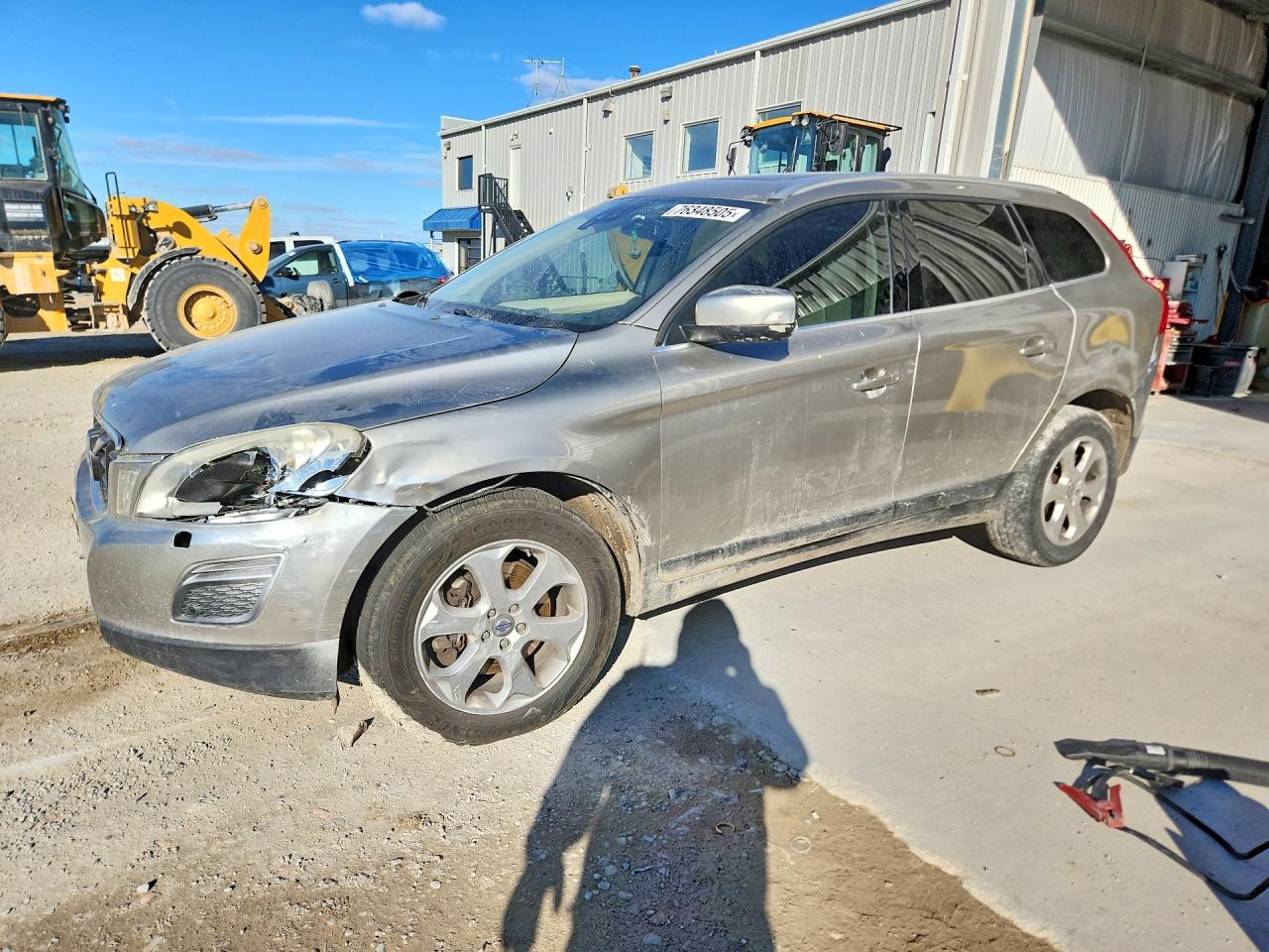 2011 Volvo XC60 3.2L, VIN YV4952DZXB2210123 — Front end