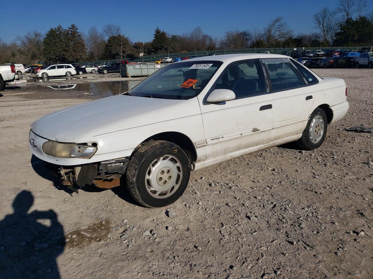 1993 Ford Taurus GL, VIN 1FALP5240PA326686 — Front end