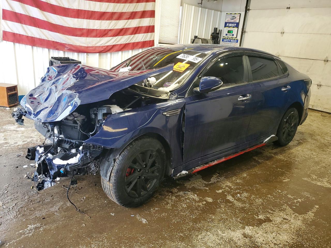 2019 Kia Optima LX, VIN 5XXGT4L31KG308394 — Front end