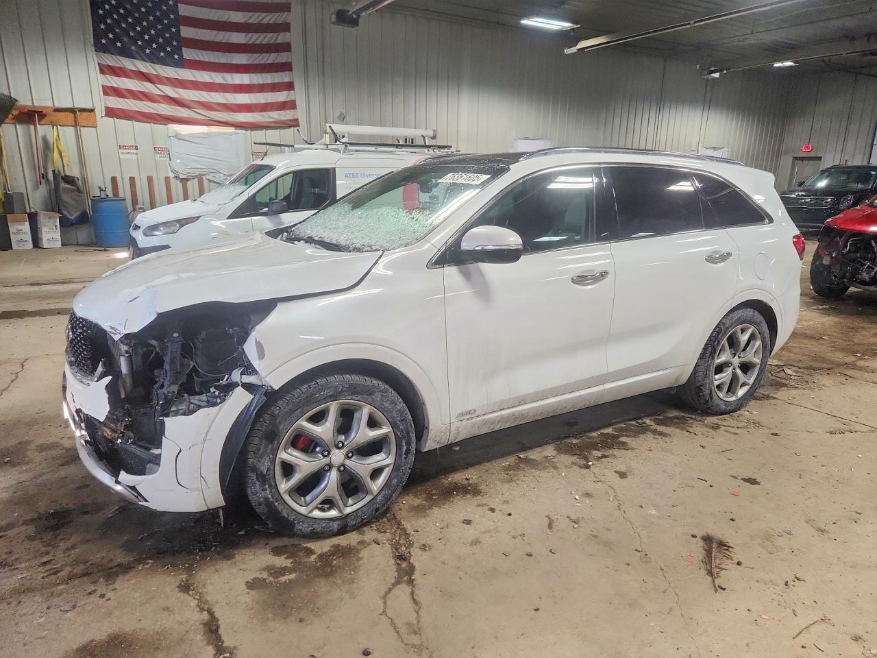 2016 Kia Sorento SX, VIN 5XYPKDA57GG071095 — Front end