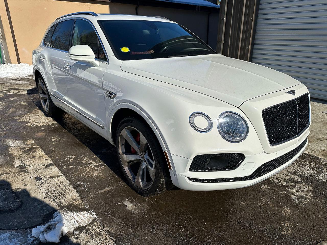 2019 Bentley Bentayga V8, VIN SJAAM2ZV1KC026676 — Normal wear
