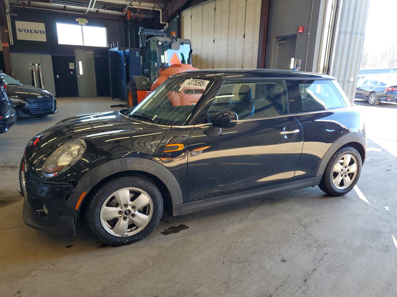 2016 MINI Hardtop, VIN WMWXP5C50G3B77462 — Перед
