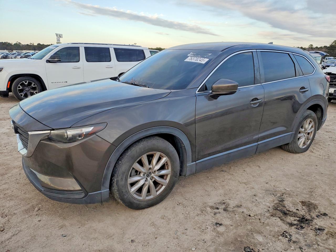 2016 Mazda CX-9 Sport, VIN JM3TCABY6G0111232 — Normal wear