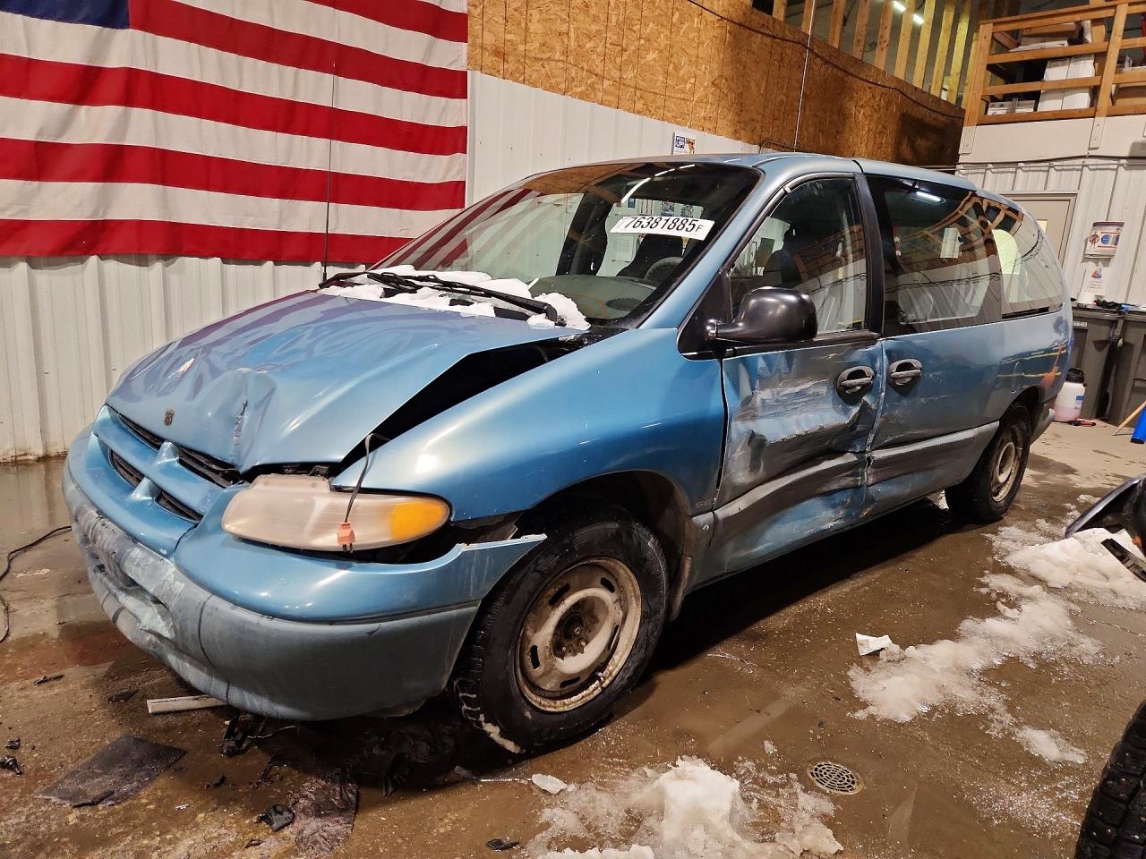 1996 Dodge Caravan SE, VIN 1B4GP44R5TB281406 — Front end