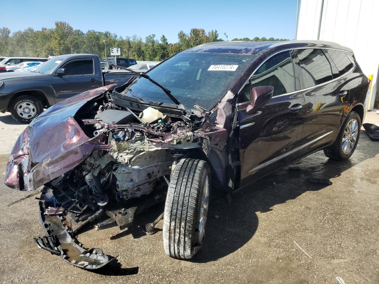 2018 Buick Enclave Premium, VIN 5GAERCKW5JJ153162 — Front end