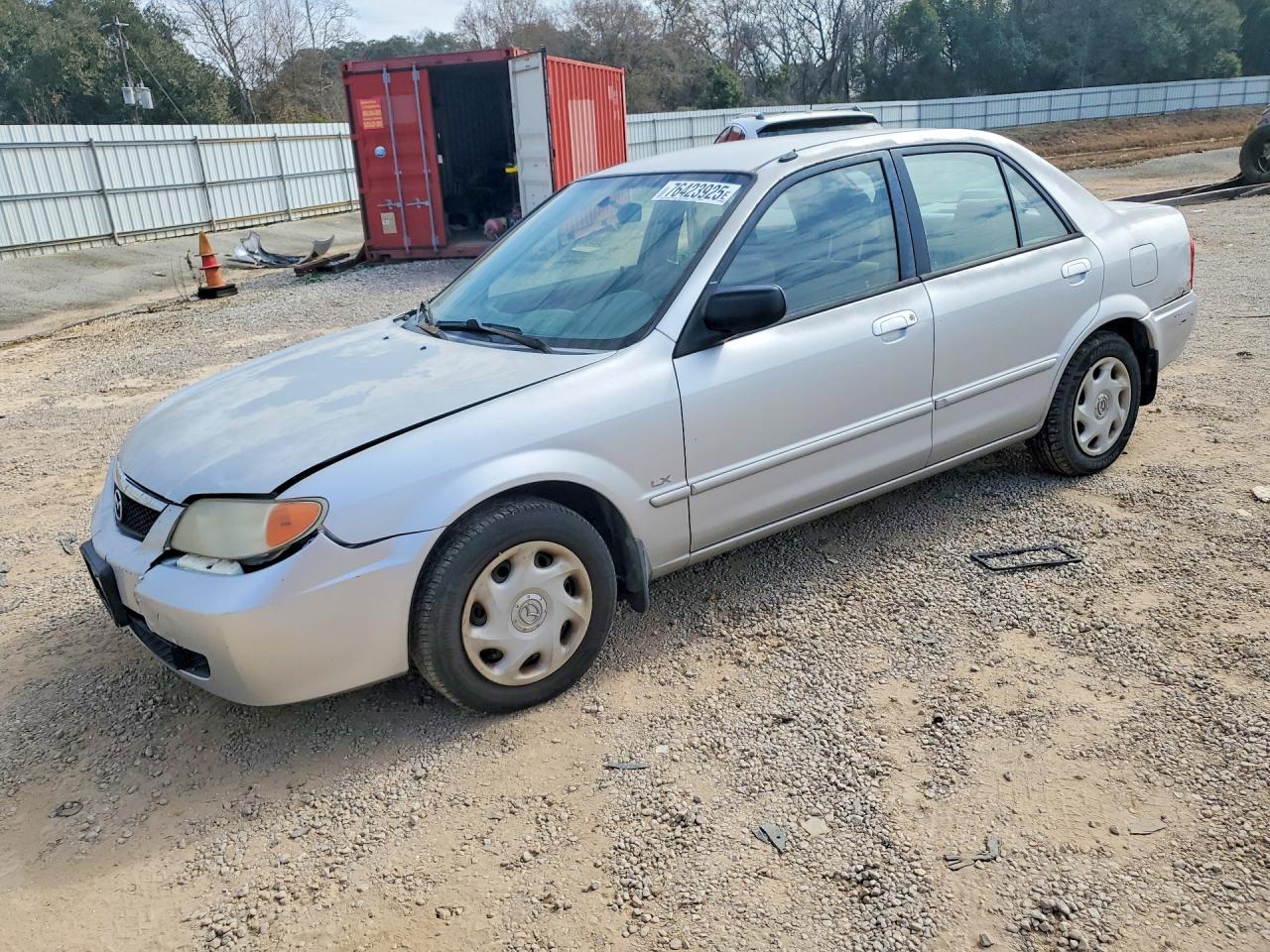 2001 Mazda Protege DX, VIN JM1BJ222810408201 — Перед