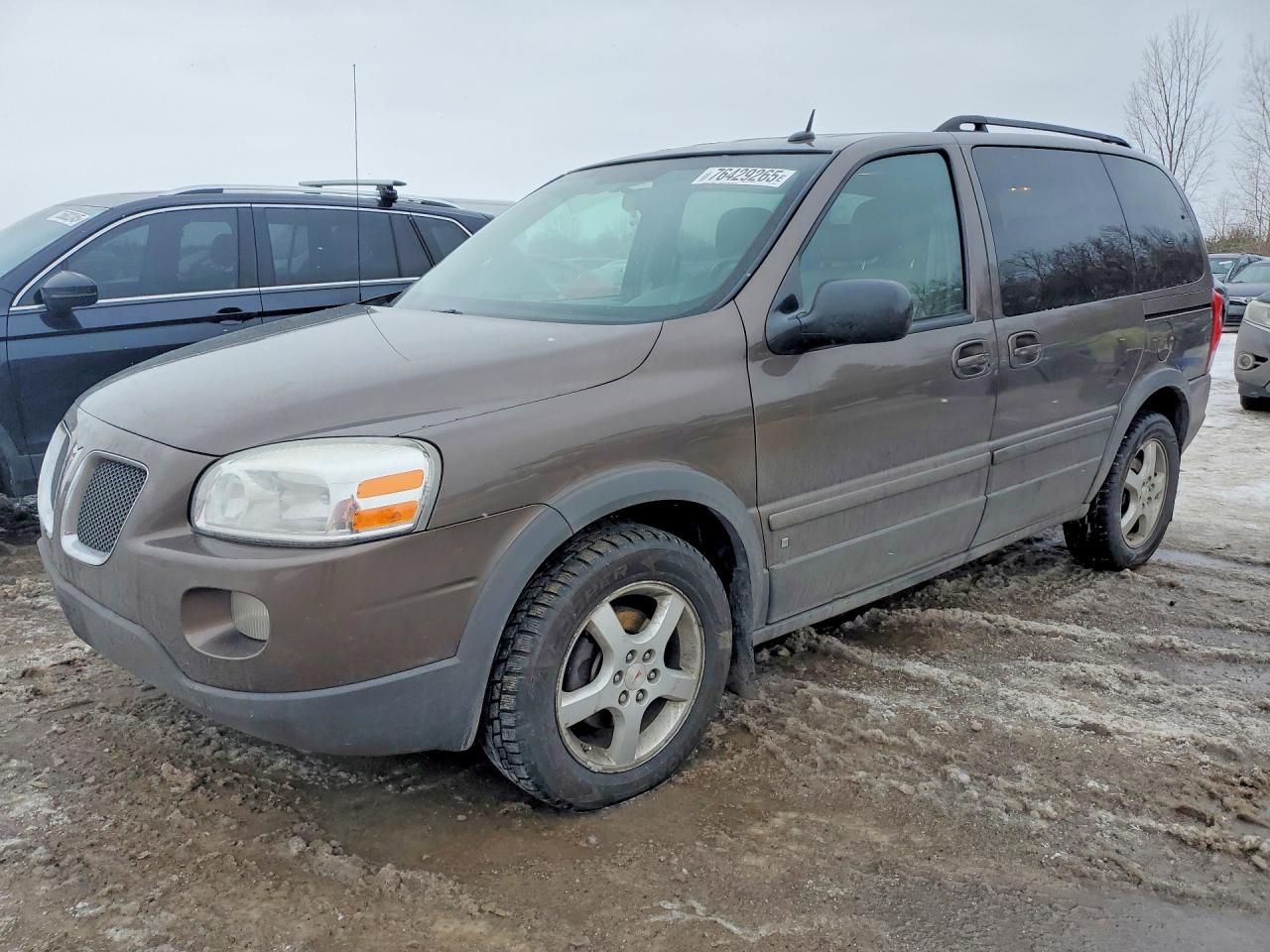 2008 Pontiac Montana, VIN 1GMDU23W88D125975 — Front end