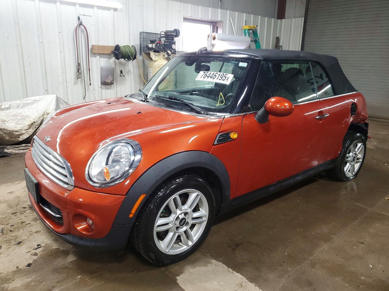 2015 MINI Convertible, VIN WMWZN3C50FT861801 — Зад