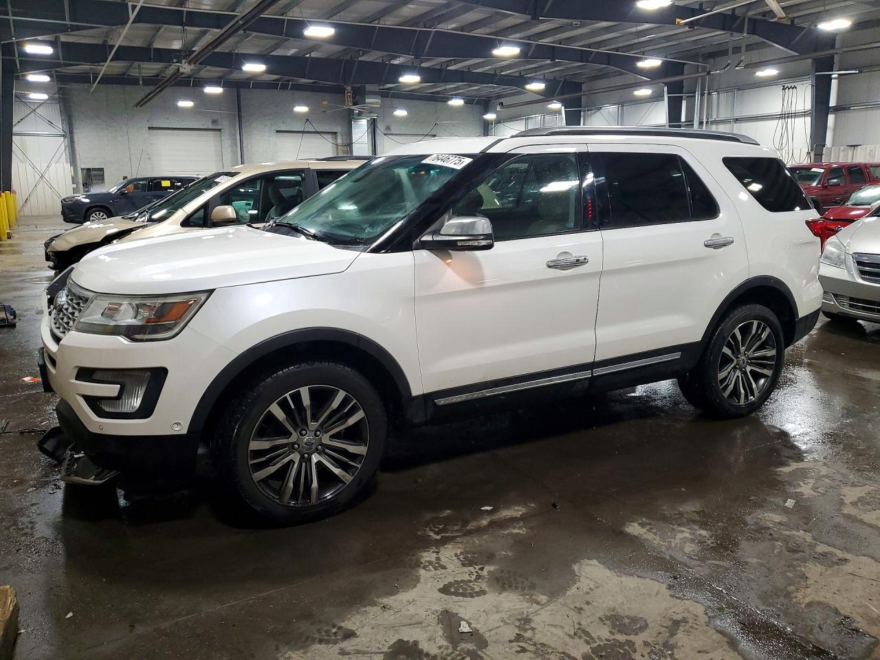 2017 Ford Explorer Platinum, VIN 1FM5K8HT0HGA93629 — Front end