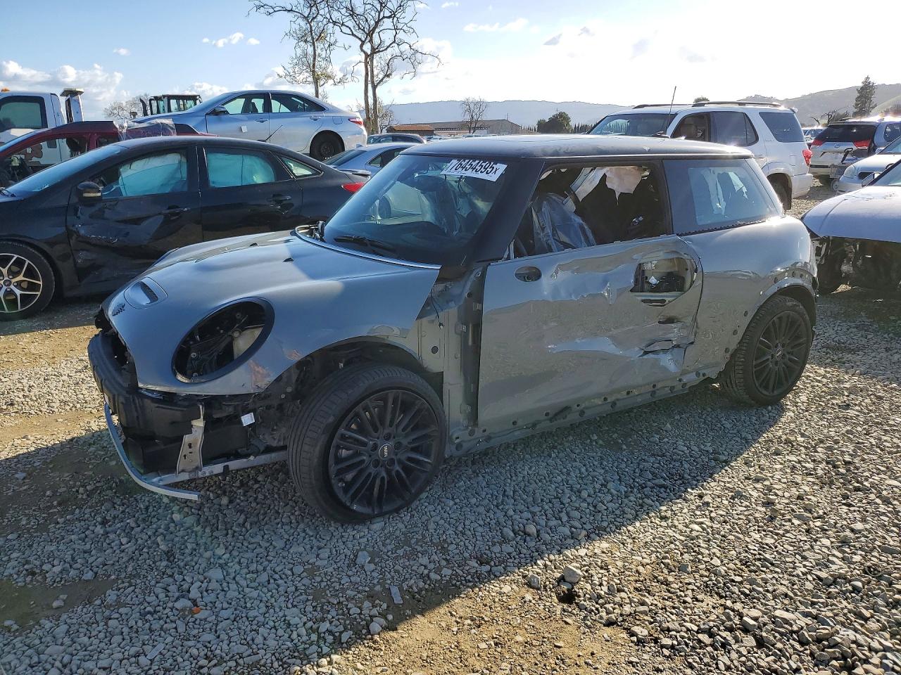 2023 MINI Hardtop Cooper S, VIN WMW53DH05P2T65696 — Front end