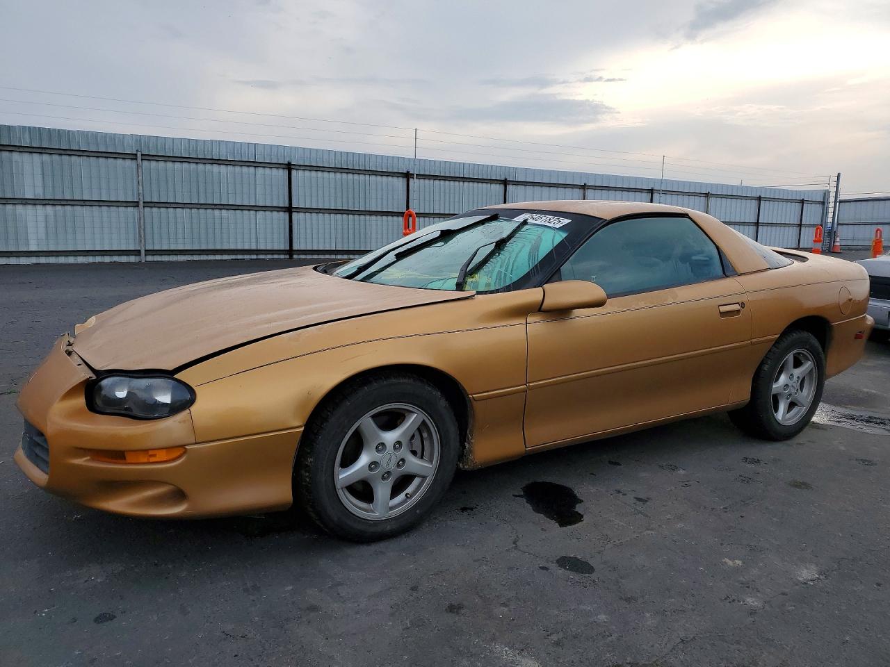 1998 Chevrolet Camaro, VIN 2G1FP22K1W2124651 — Front end