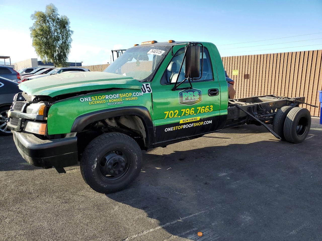 2004 Chevrolet Silverado 3500 WT, VIN 1GBJC34U74E300206 — Front end