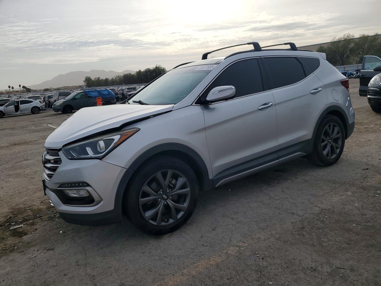 2017 Hyundai Santa Fe Ultimate, VIN 5XYZW4LA3HG447445 — Front end