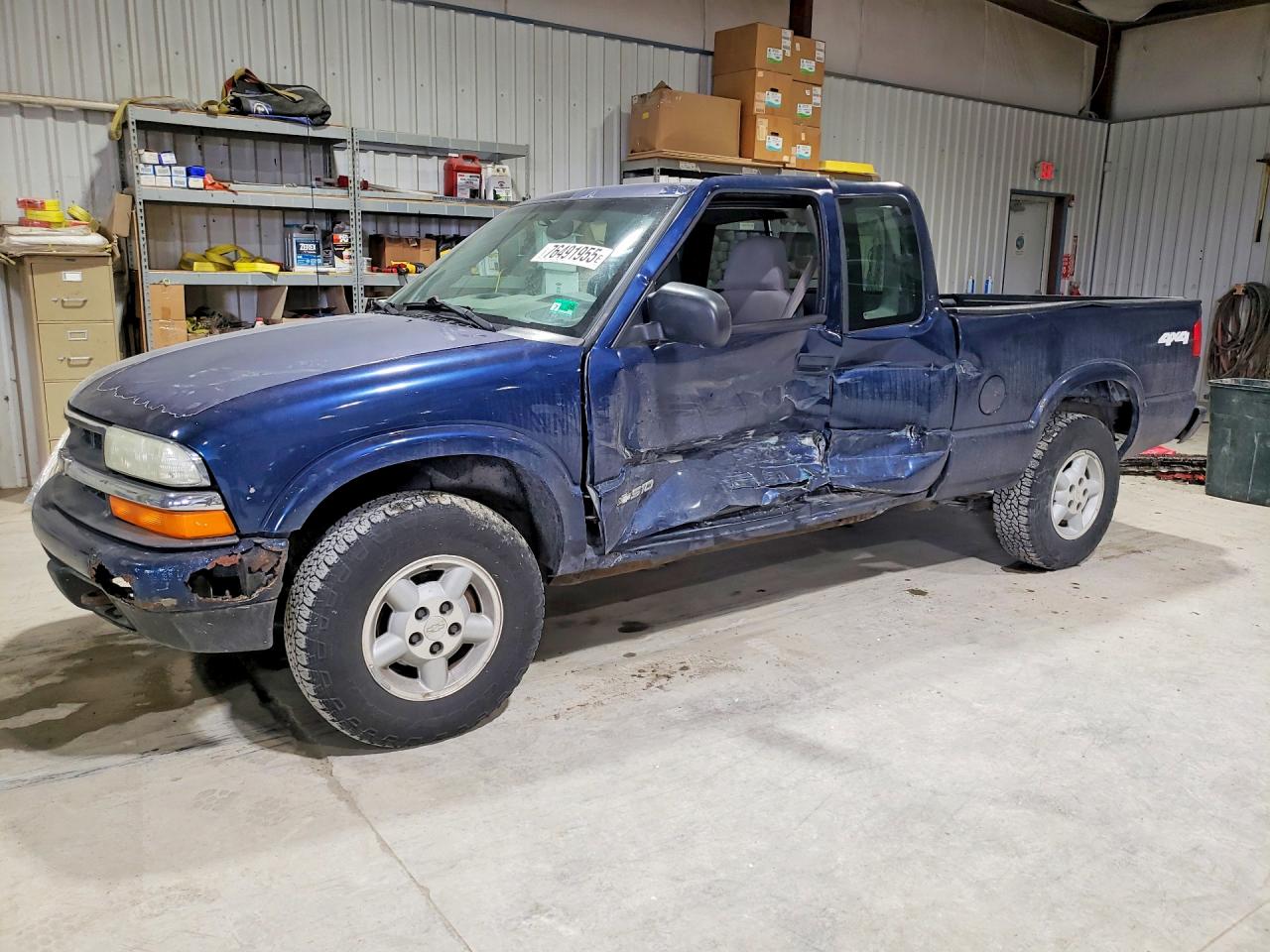 2003 Chevrolet S-10 LS, VIN 1GCDT19X838262109 — Side