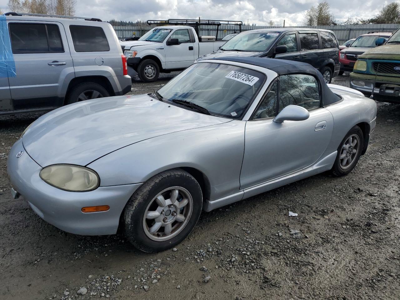 1999 Mazda MX-5 Miata, VIN JM1NB3537X0125866 — Front end