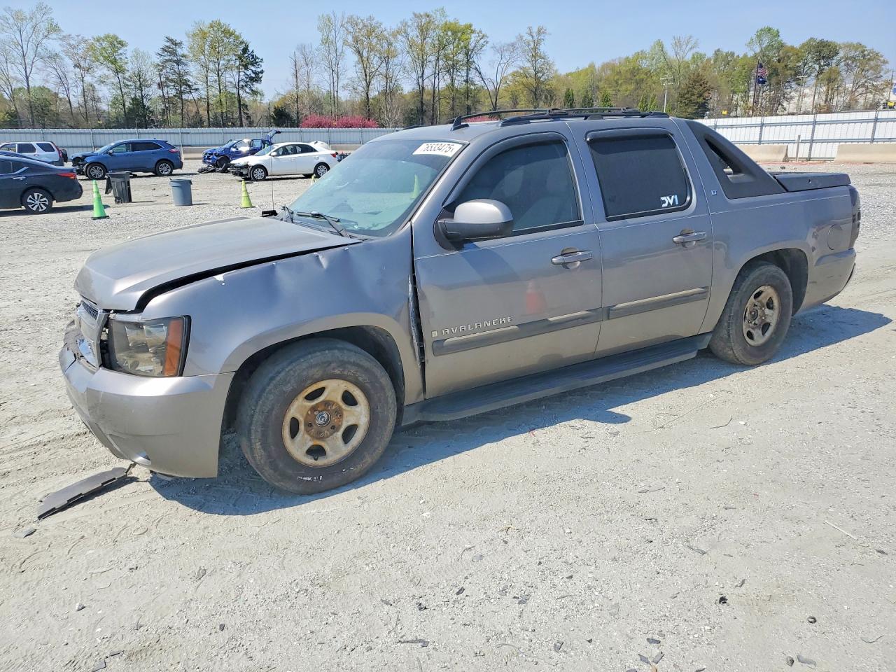 2007 Chevrolet Avalanche LTZ, VIN 3GNFK12327G261063 — Front end