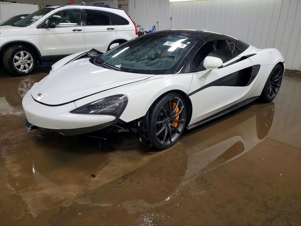 2018 McLaren 570S, VIN SBM13FAA0JW005419 — Front end