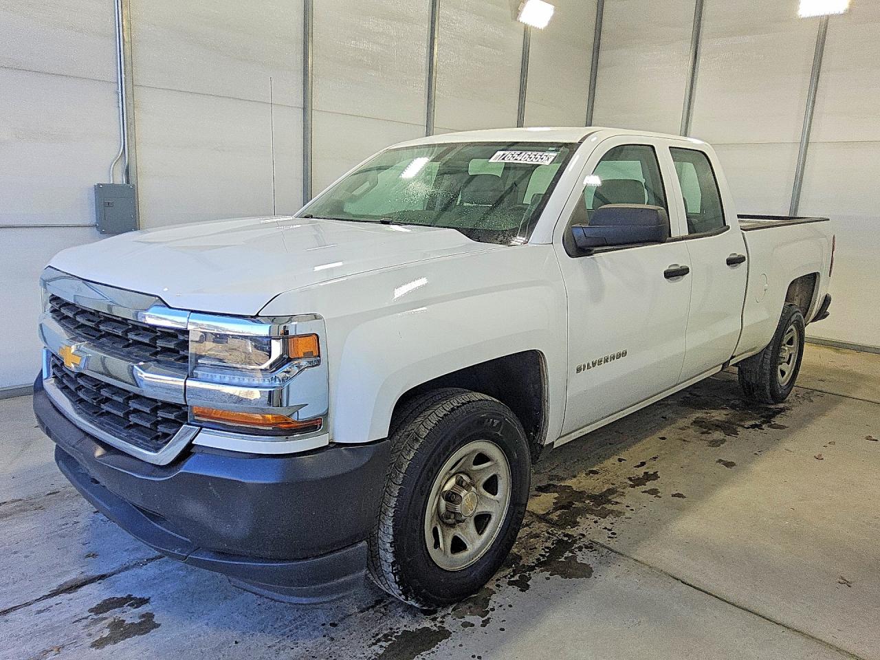 2018 Chevrolet Silverado 1500 Work Truck, VIN 1GCRCNEH2JZ324297 — Minor dents and scratches