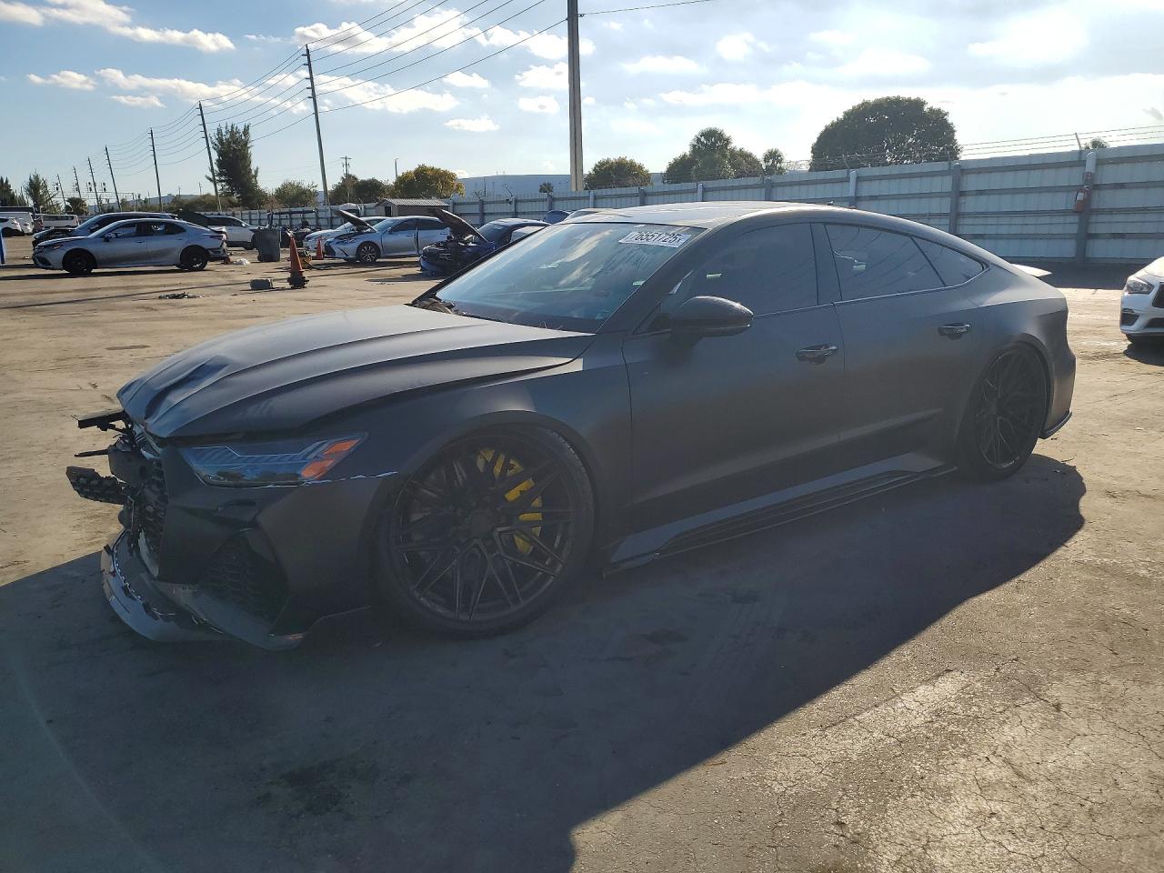 2021 Audi RS 7, VIN WUAPCBF29MN902894 — Перед