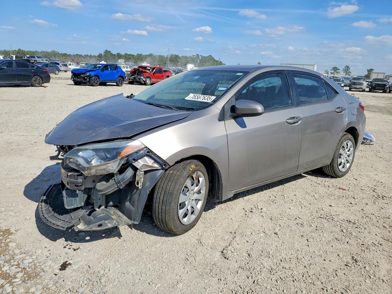 2015 Toyota Corolla LE, VIN 5YFBURHE2FP350830 — Front end