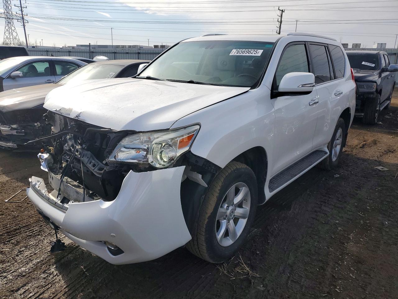 2011 Lexus GX 460, VIN JTJBM7FX0B5028149 — Front end