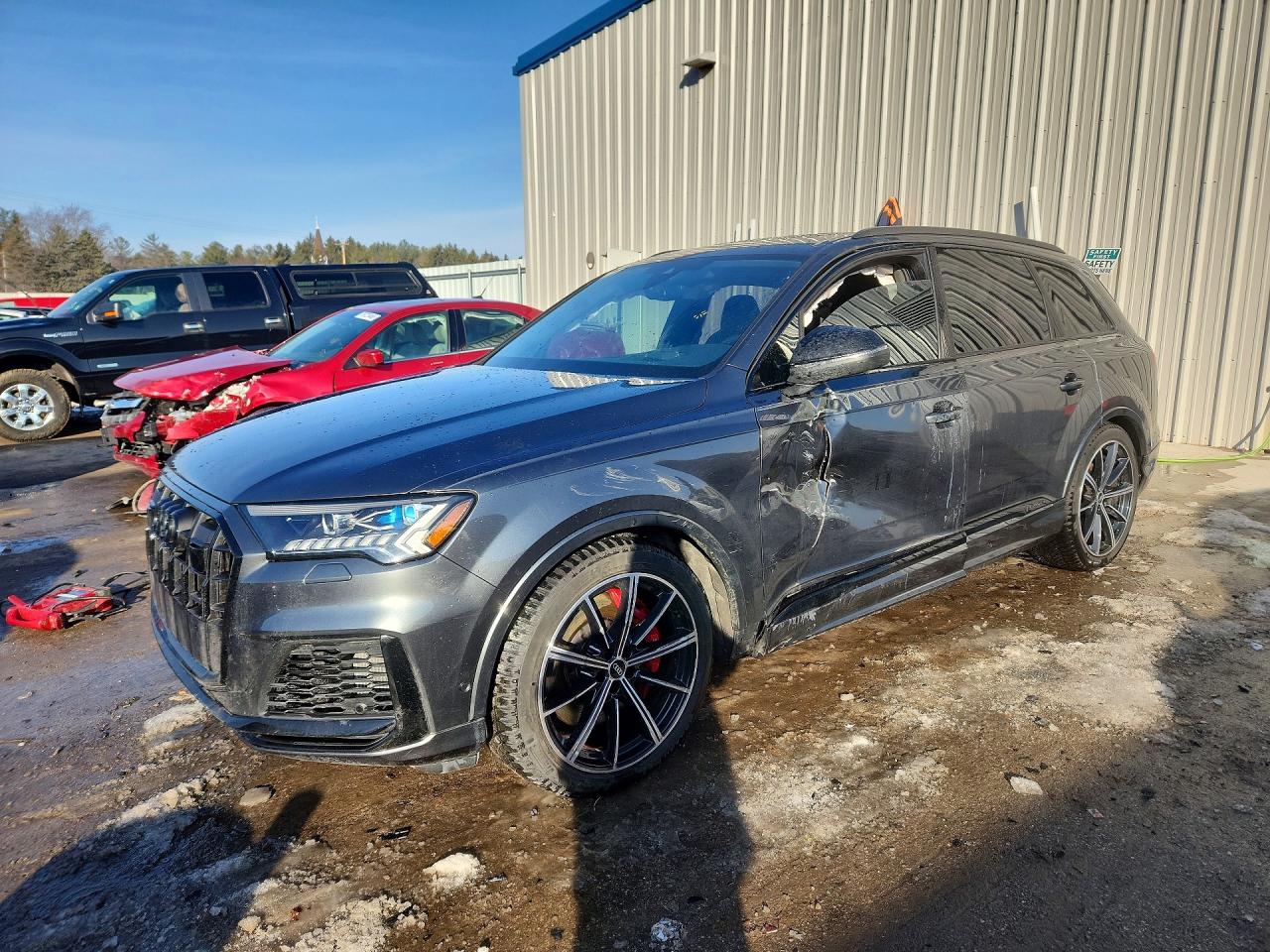 2021 Audi SQ7 Prestige, VIN WA1VWBF76MD030410 — Бок