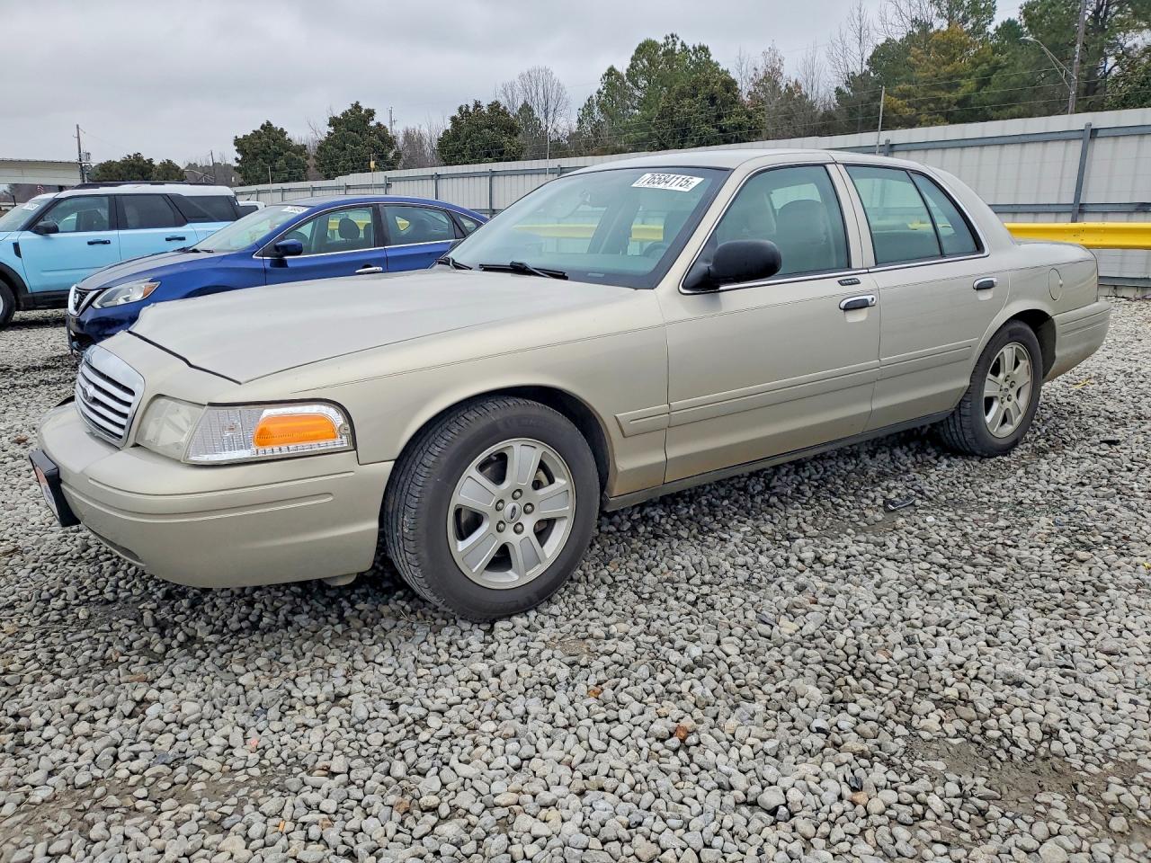 2008 Ford Crown Victoria LX, VIN 2FAFP74V98X171370 — Front end