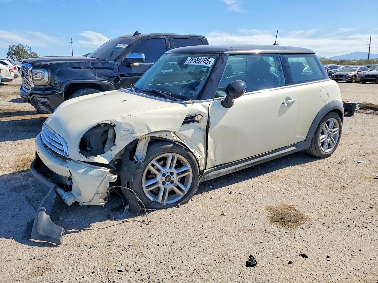2012 MINI Hardtop, VIN WMWSU3C58CT186439 — Днище