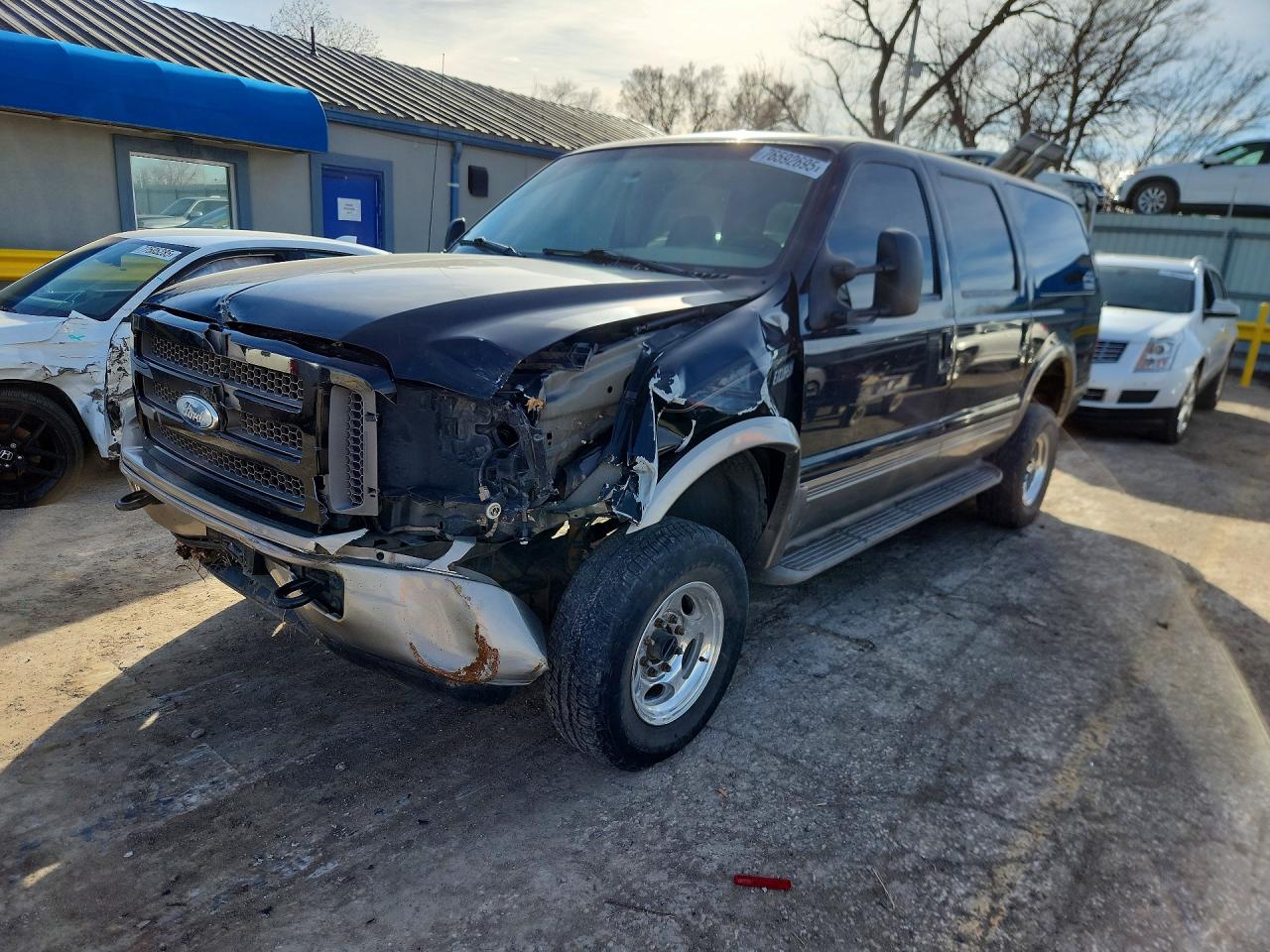 2005 Ford Excursion Eddie Bauer, VIN 1FMNU45S35ED41264 — Front end