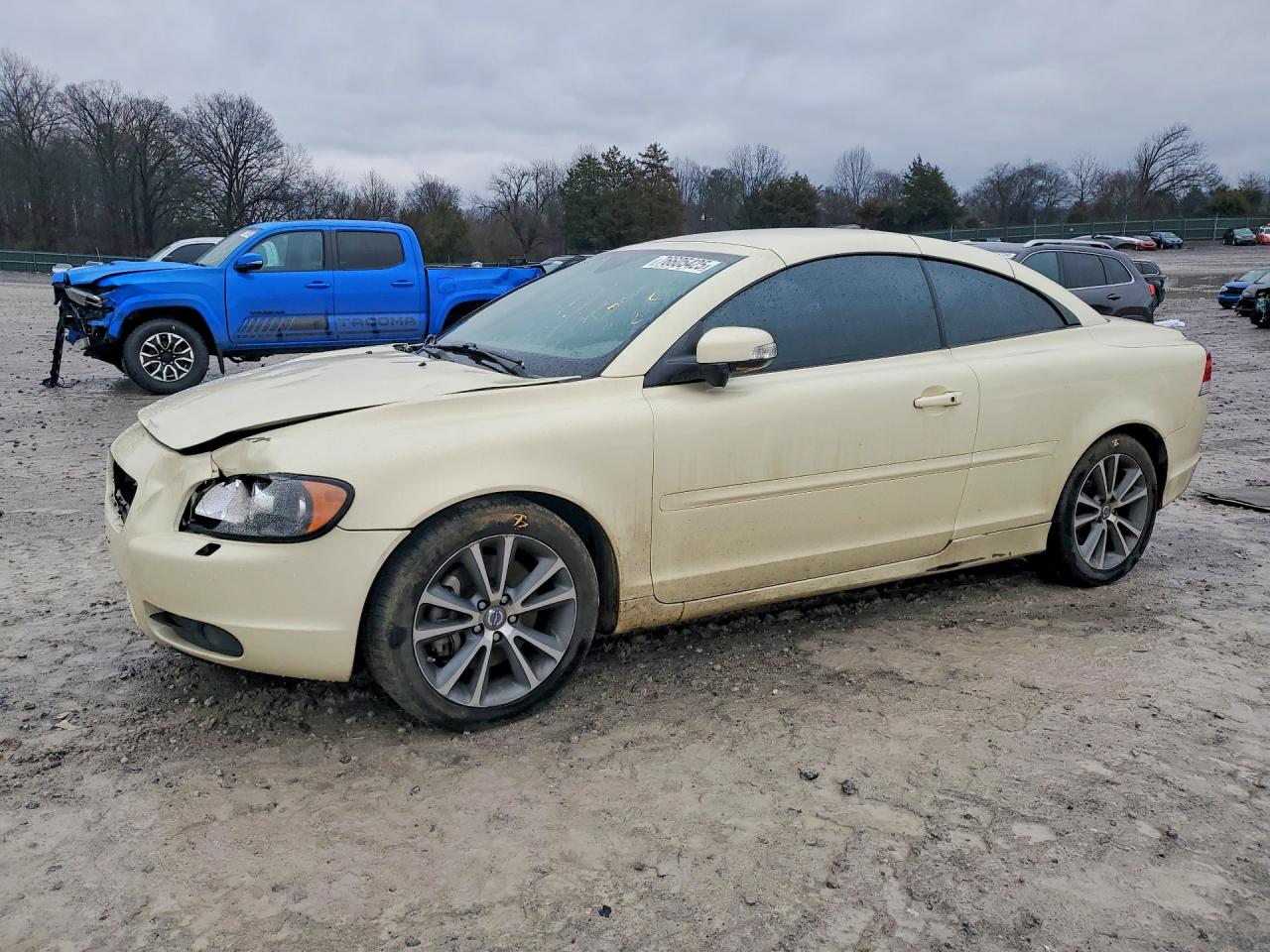 2010 Volvo C70, VIN YV1672MC9AJ092463 — Front end