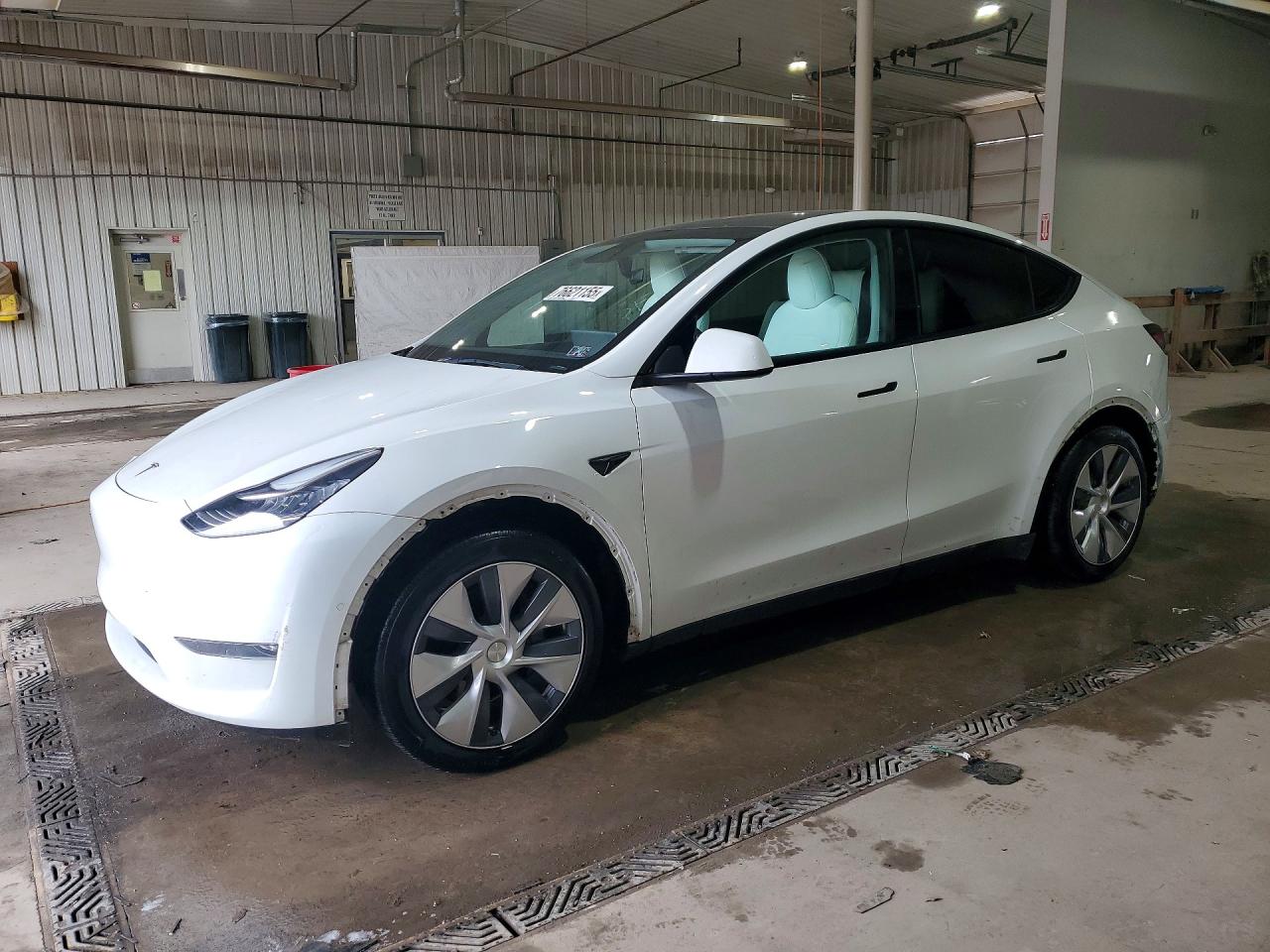 2021 Tesla Model Y Long Range, VIN 5YJYGAEE8MF301812 — Front end