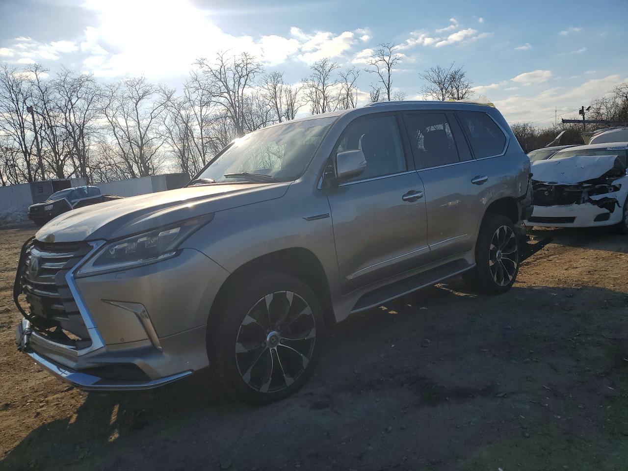 2016 Lexus LX 570, VIN JTJHY7AX5G4195965 — Rear end