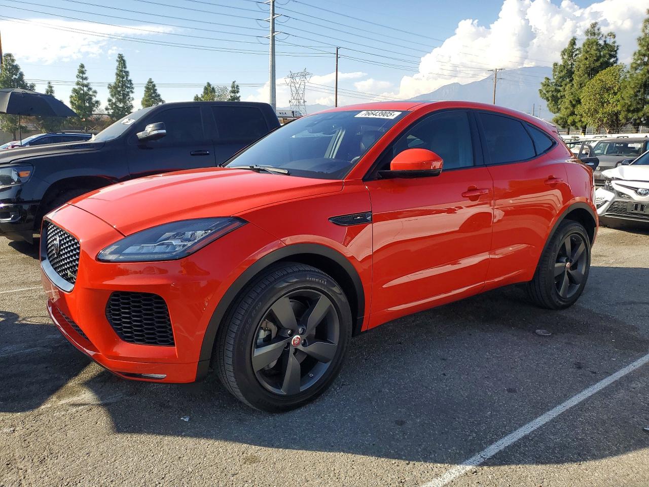 2020 Jaguar E-Pace Checkered Flag Edition, VIN SADF12FX2L1Z90143 — Фото с аукциона
