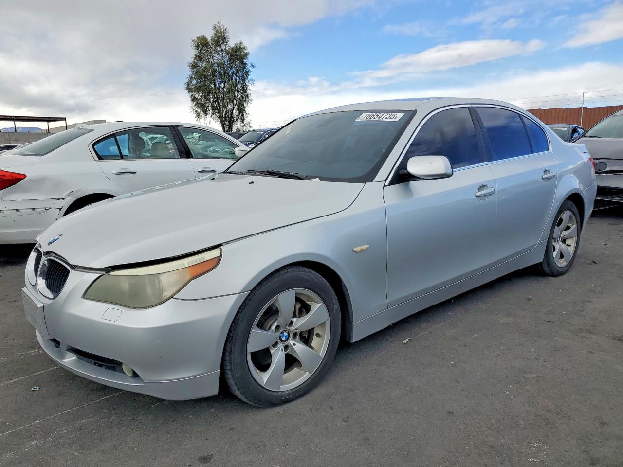 2006 BMW 5 Series 525i, VIN WBANE53516CK84898 — Бок