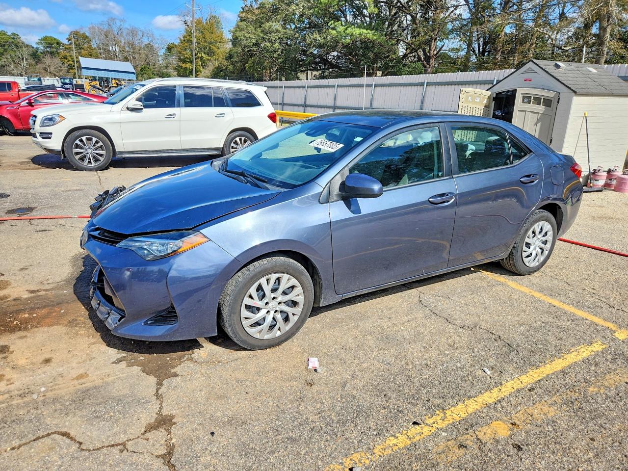 2018 Toyota Corolla LE, VIN 5YFBURHEXJP741359 — Front end