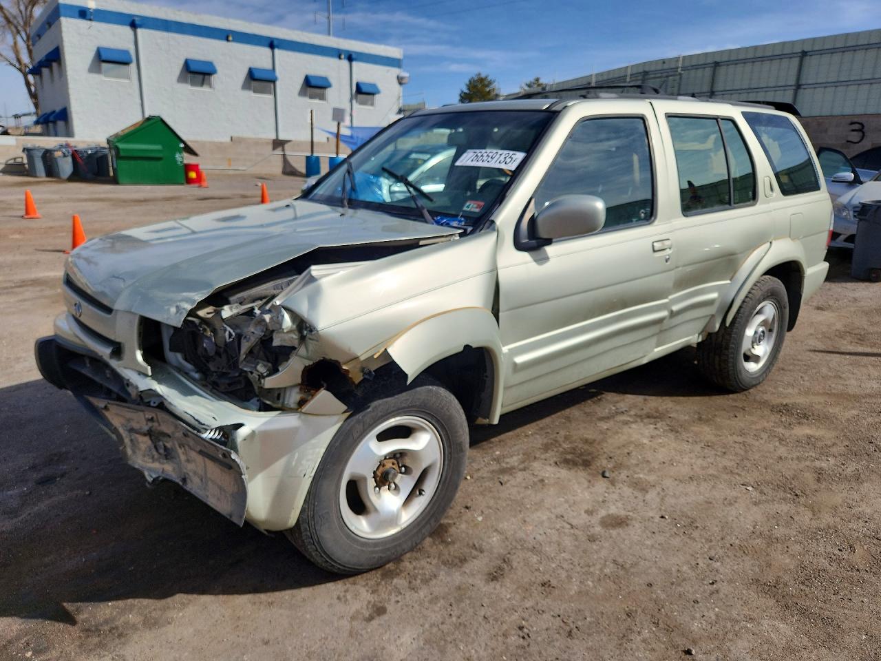 1999 Infiniti QX4, VIN JNRAR05Y2XW048096 — Front end