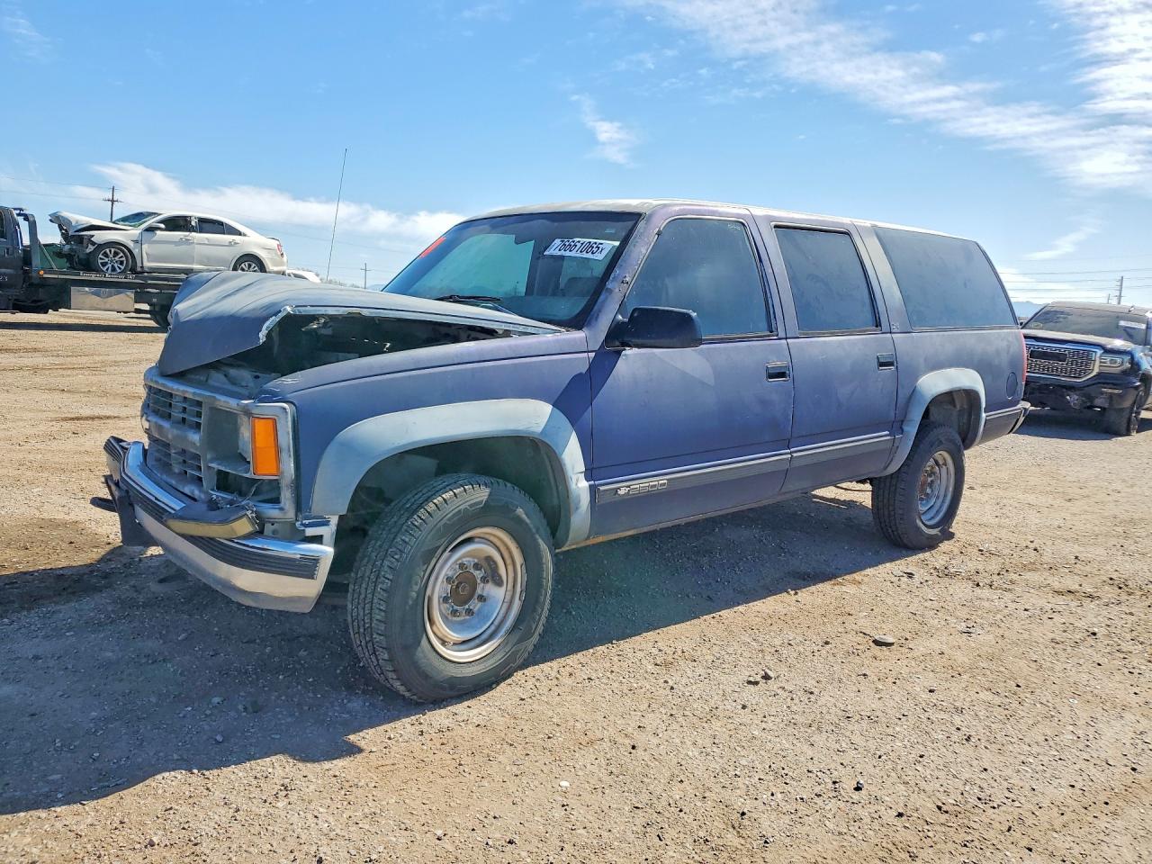 1994 Chevrolet Suburban, VIN 1GNGK26K9RJ378071 — Front end