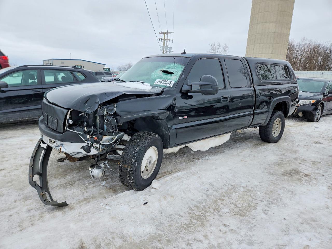 2002 GMC Sierra 2500HD SLE, VIN 1GTHK29142E296084 — Front end