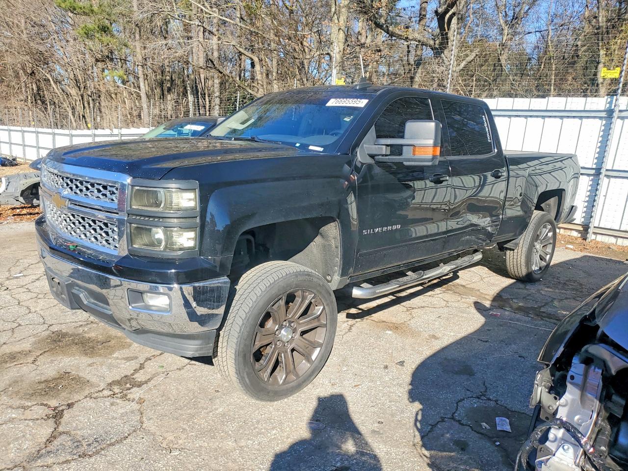 2015 Chevrolet Silverado 1500 LT, VIN 3GCPCREC3FG241021 — Minor dents and scratches